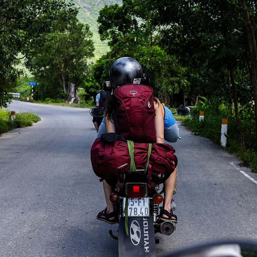 MOCHILA FARPOINT FAIRVIEW TRVL DPK ZIRCON RED OSPREY